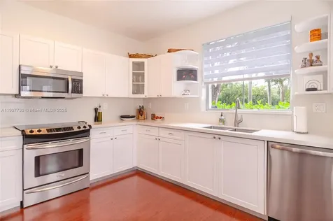 1115 Cherrypalm Hollywood FL 33019