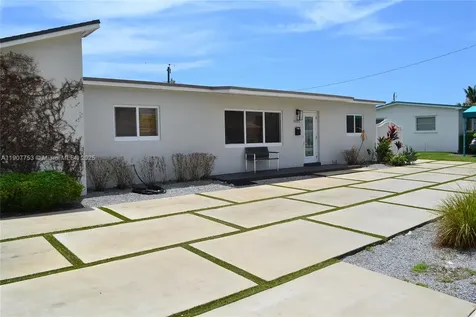 3221 SW 93rd Place Miami FL 33165