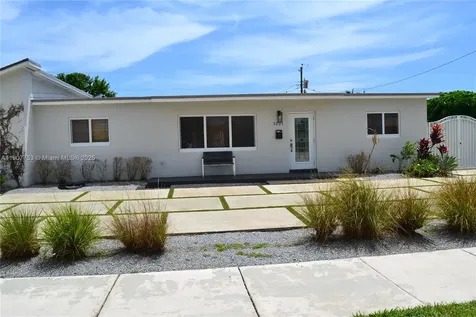 3221 SW 93rd Place Miami FL 33165