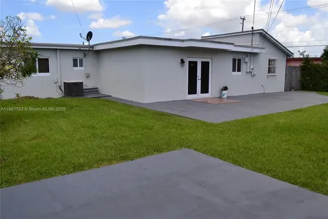 3221 SW 93rd Place Miami FL 33165