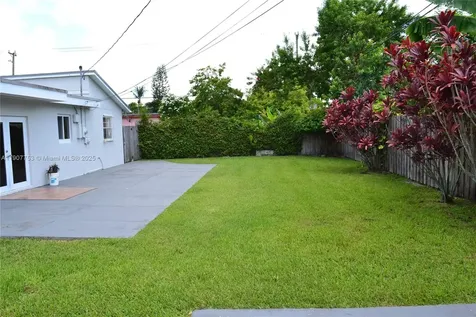 3221 SW 93rd Place Miami FL 33165