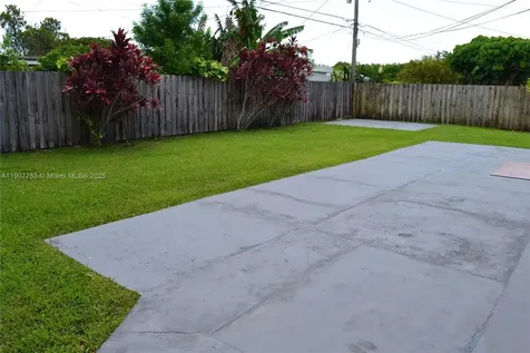 3221 SW 93rd Place Miami FL 33165
