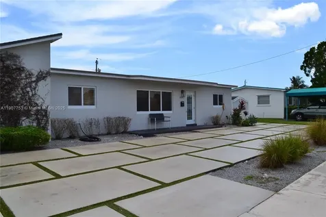 3221 SW 93rd Place Miami FL 33165
