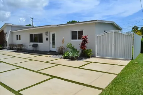 3221 SW 93rd Place Miami FL 33165