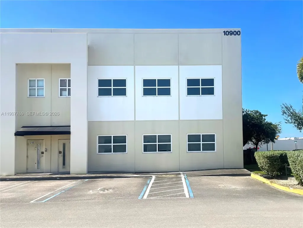 10900 NW 21st Sweetwater FL 33172
