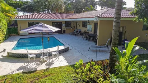 15010 Dunbarton Place Miami Lakes FL 33016