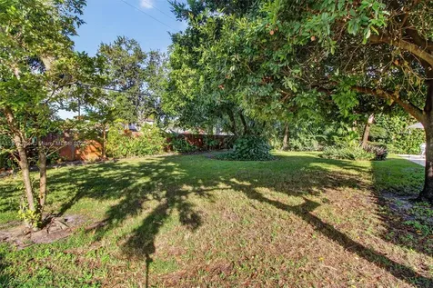 15010 Dunbarton Place Miami Lakes FL 33016