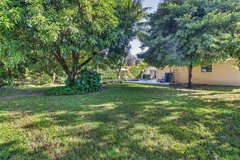 15010 Dunbarton Place Miami Lakes FL 33016