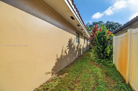 15010 Dunbarton Place Miami Lakes FL 33016