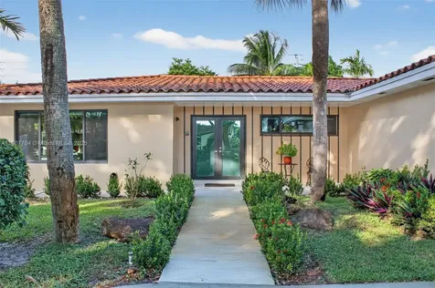 15010 Dunbarton Place Miami Lakes FL 33016