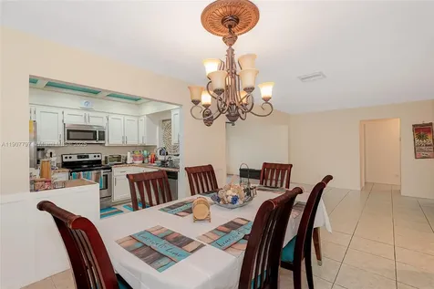 6903 NW 74th Place Tamarac FL 33321