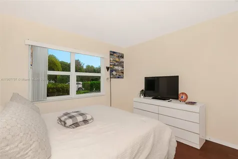 6903 NW 74th Place Tamarac FL 33321