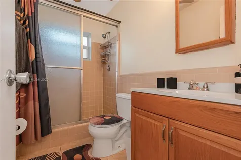 6903 NW 74th Place Tamarac FL 33321