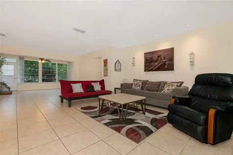 6903 NW 74th Place Tamarac FL 33321