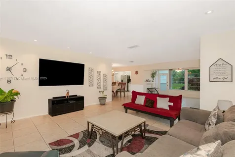 6903 NW 74th Place Tamarac FL 33321