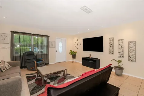 6903 NW 74th Place Tamarac FL 33321