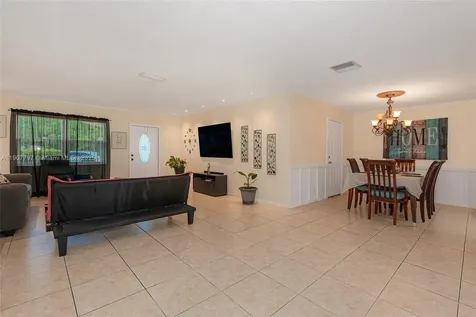 6903 NW 74th Place Tamarac FL 33321