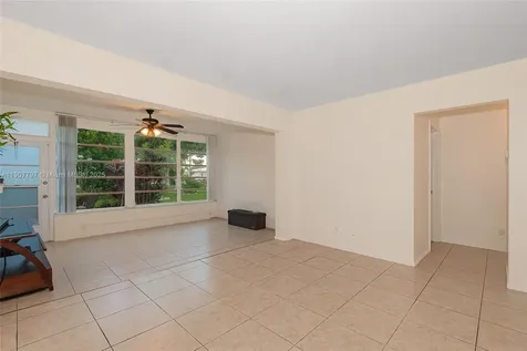 6903 NW 74th Place Tamarac FL 33321