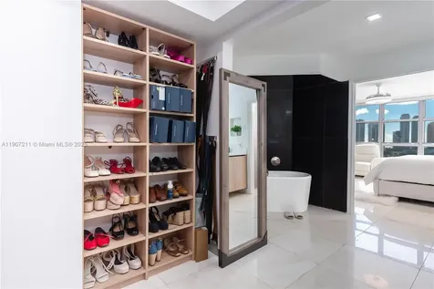 3500 Mystic Pointe Drive Aventura FL 33180