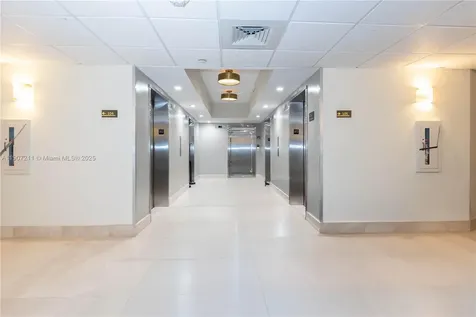 3500 Mystic Pointe Drive Aventura FL 33180