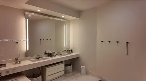 18555 Collins Avenue Sunny Isles Beach FL 33160