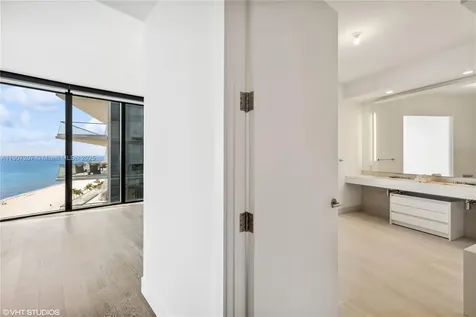 18555 Collins Avenue Sunny Isles Beach FL 33160