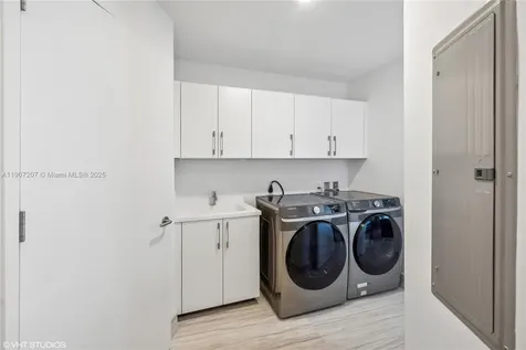 18555 Collins Avenue Sunny Isles Beach FL 33160