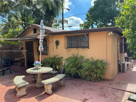 2372 SW 11th Terrace Miami FL 33135