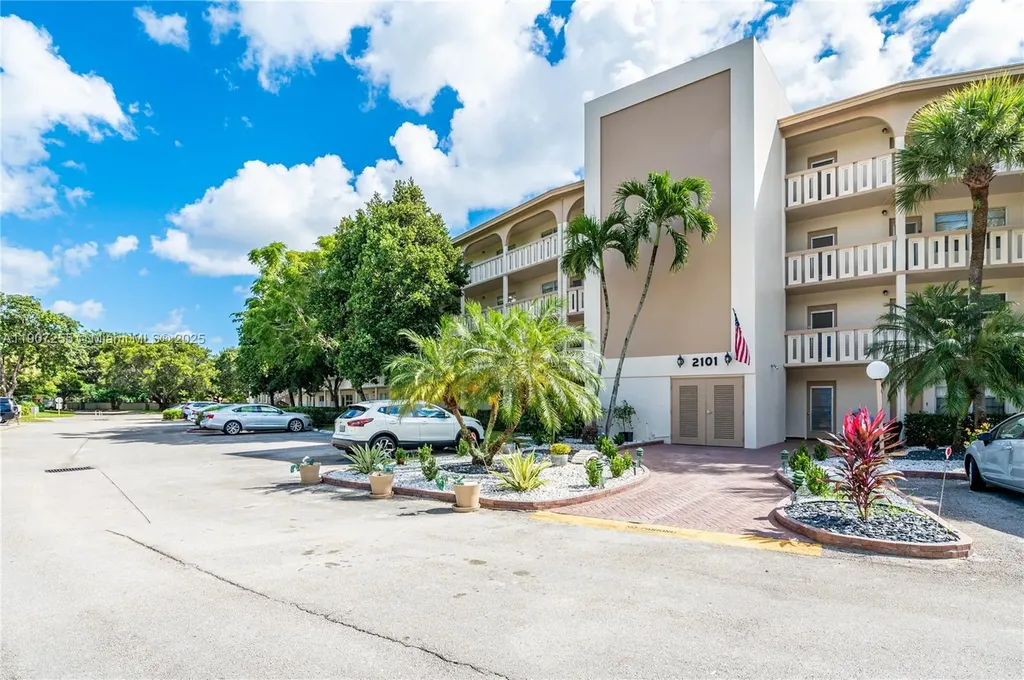 2101 Lucaya Bend Coconut Creek FL 33066