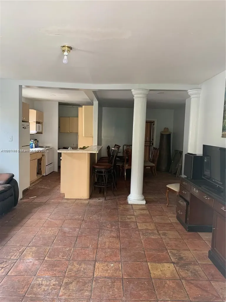 1037 NW 30th Street Miami FL 33127