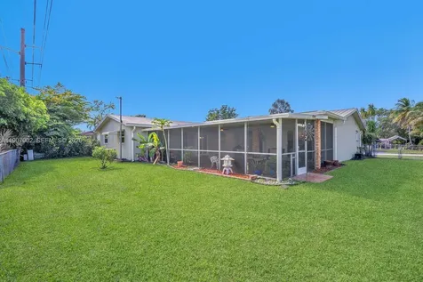 1245 NW 92nd Avenue Pembroke Pines FL 33024