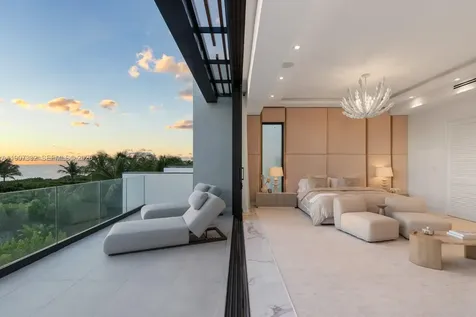 7845 Atlantic Way Miami Beach FL 33141