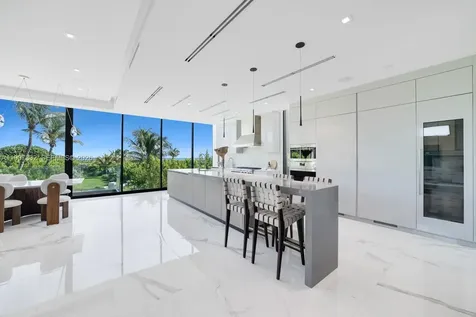 7845 Atlantic Way Miami Beach FL 33141