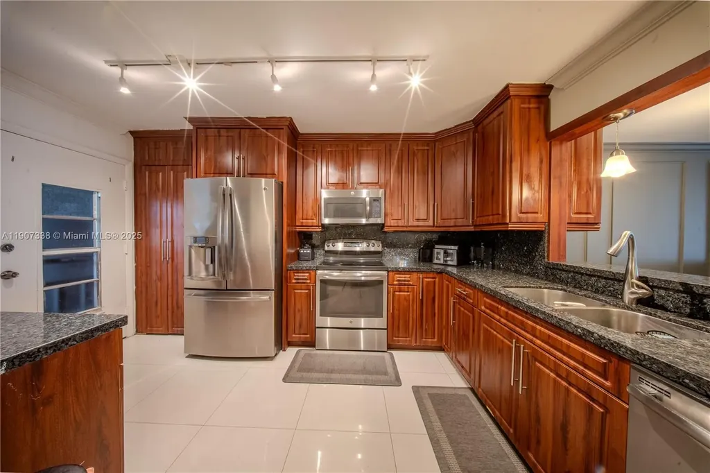 1660 NE 191st Street Miami FL 33179