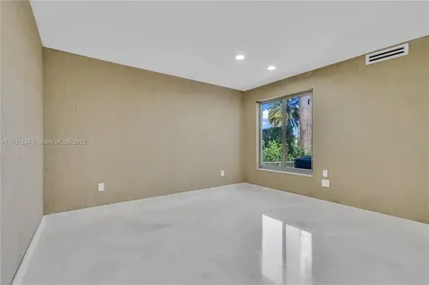 2089 NE 121st Road North Miami FL 33181