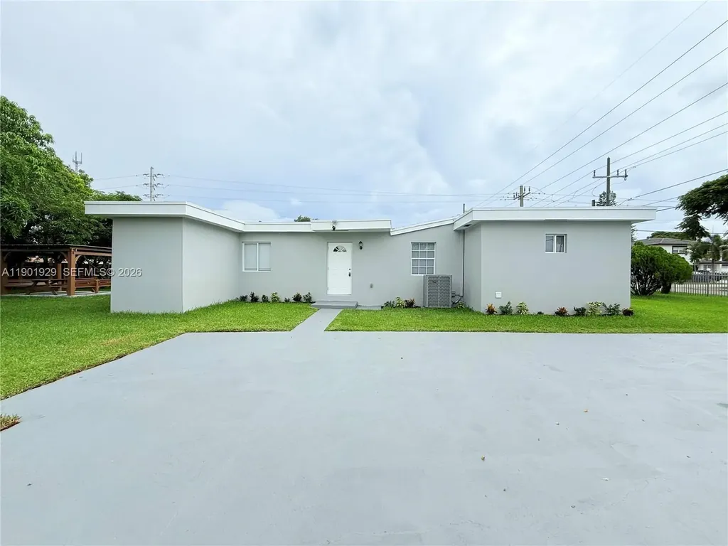 4340 SW 19th Street West Park FL 33023