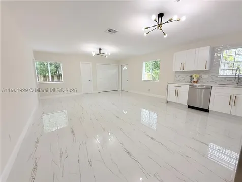 4340 SW 19th Street West Park FL 33023