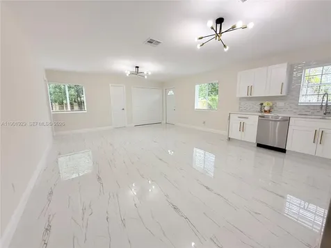 4340 SW 19th Street West Park FL 33023