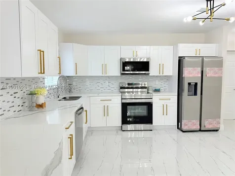 4340 SW 19th Street West Park FL 33023
