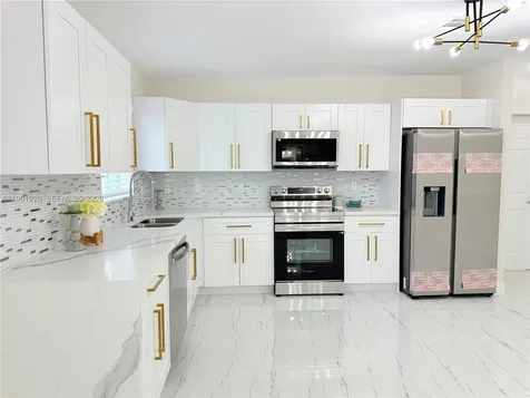 4340 SW 19th Street West Park FL 33023