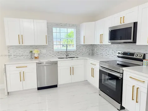 4340 SW 19th Street West Park FL 33023