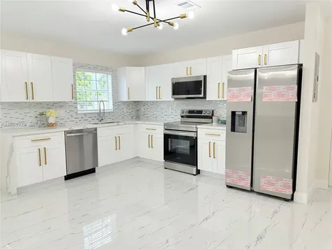 4340 SW 19th Street West Park FL 33023
