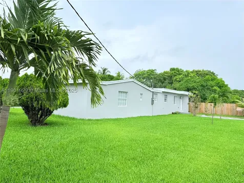 4340 SW 19th Street West Park FL 33023