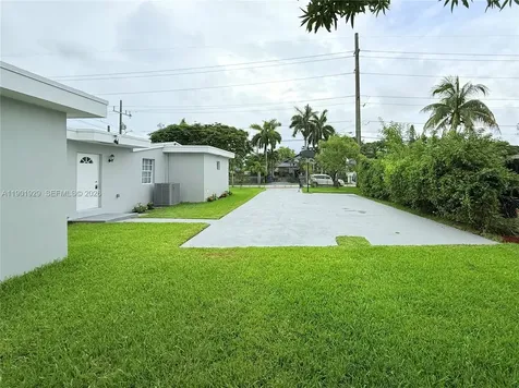 4340 SW 19th Street West Park FL 33023