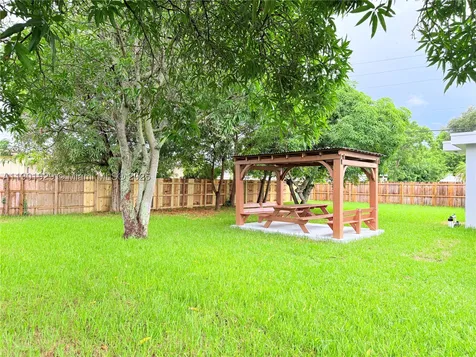 4340 SW 19th Street West Park FL 33023