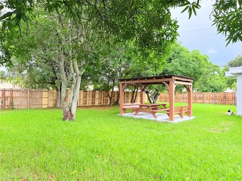 4340 SW 19th Street West Park FL 33023