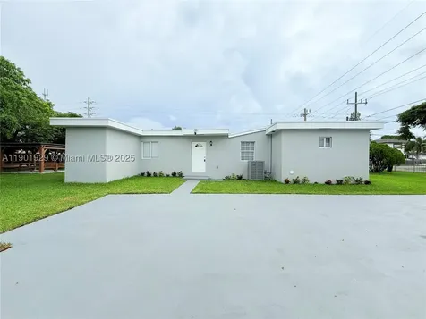 4340 SW 19th Street West Park FL 33023