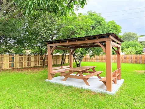 4340 SW 19th Street West Park FL 33023