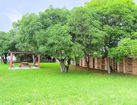 4340 SW 19th Street West Park FL 33023