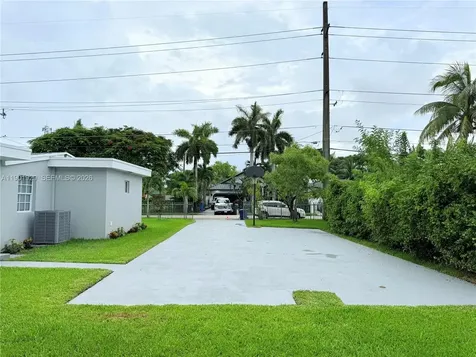 4340 SW 19th Street West Park FL 33023